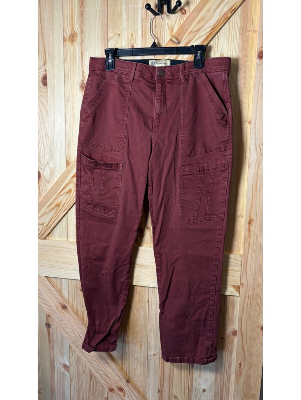 Democracy Women's Cargo Pants Size 14 in Burgundy with Stretch